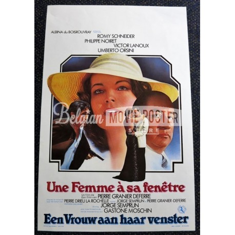 FEMME A SA FENETRE